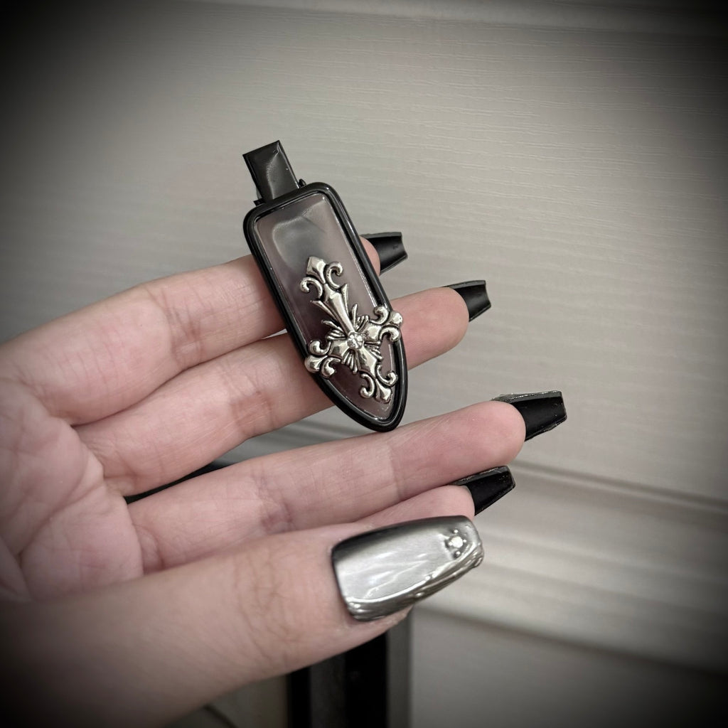 Goth Shell Inlay Clip Pair – Pearl & Smoke