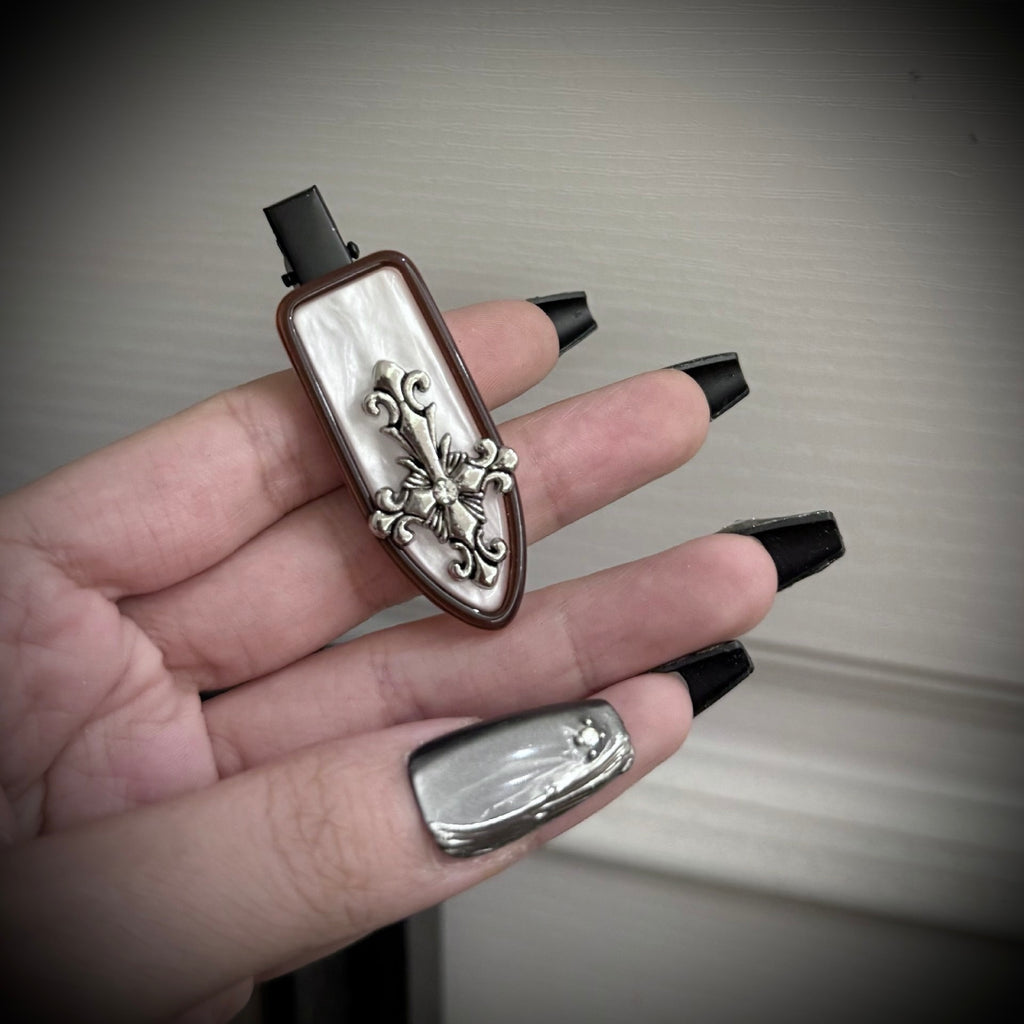 Goth Shell Inlay Clip Pair – Pearl & Smoke